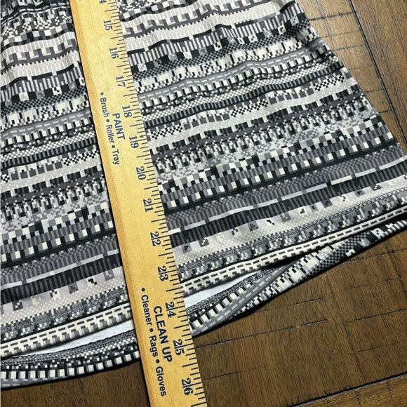 Nike‎ Pro 8-Bit Gray White 1/2-Zip Pullover Dri-Fit Pullover Top Shirt Medium - Picture 4 of 5